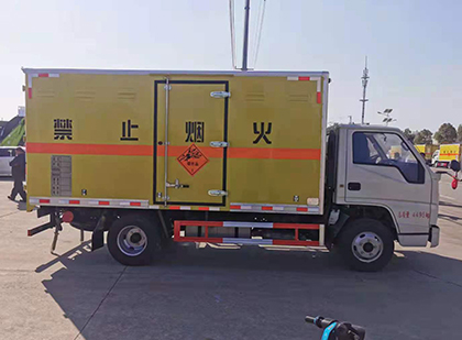东湖爆破器材运输车工人安全操作规范与智能技术保障